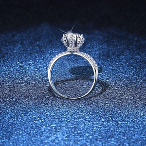 S925 sterling silver moissanite ring with a one carat crown setting on blue background