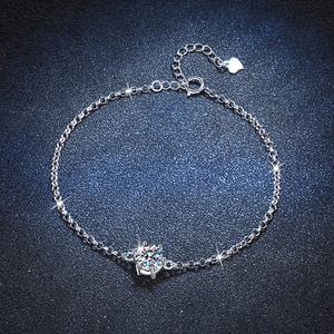 Elegant 925 silver moissanite bracelet with a brilliant-cut stone in 4-prong setting