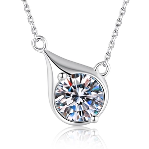 Elegant S925 sterling silver necklace with 1ct D-color moissanite solitaire pendant