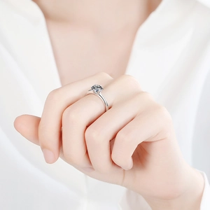 Classic six-prong 925 sterling silver solitaire ring with a round brilliant cut moissanite