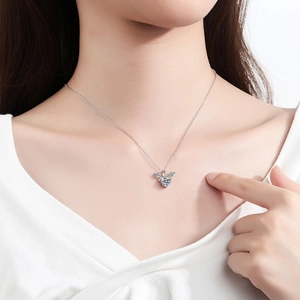 Collier en argent S925 avec pendentif cœur et bois de cerf orné d'une pierre moissanite