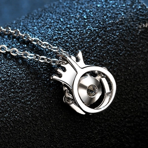 Collier élégant en argent s925 avec moissanite et pendentif cœur couronne mobile