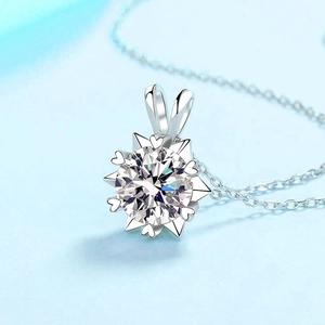 Collier flocon de neige en argent S925 avec pendentif en moissanite de 1 carat éclatant
