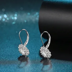 Boucles d'oreilles tournesol classiques en argent S925 avec moissanite de 1 carat et crochets