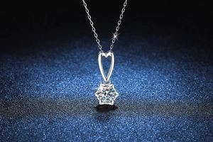 Close-up of S925 sterling silver heart snowflake pendant with sparkling moissanite stone