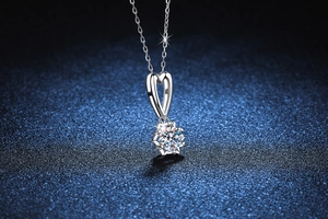 Macro shot of S925 silver heart snowflake pendant featuring 1ct Moissanite diamond