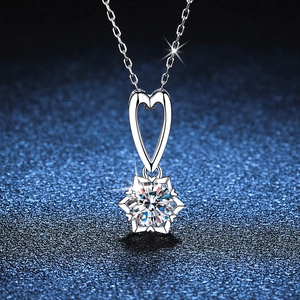 S925 Sterling Silver Heart Snowflake Necklace With 1 Carat Moissanite For Women Elegant Rhinestone Clavicle Chain Jewelry Gift