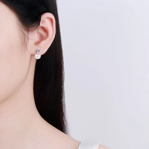 Elegant S925 sterling silver pearl earrings with Moissanite stones on female model