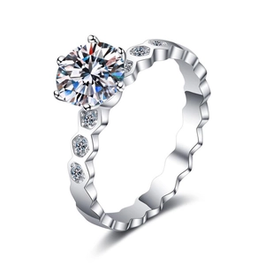 Bague moissanite 1 carat classique en argent 925 avec anneau au design nid d'abeille
