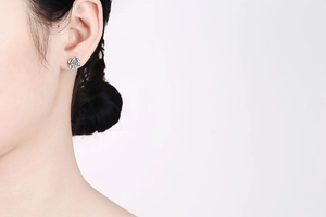 Close-up of S925 silver clover stud earrings with sparkling round cut moissanite stones