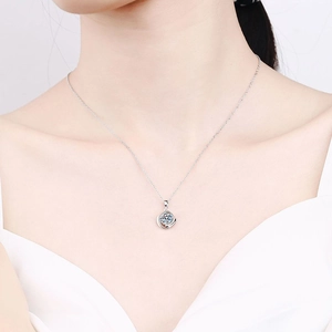 925 silver four-leaf clover necklace with sparkling 1 carat moissanite pendant on model