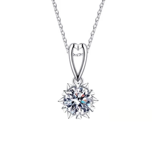 Elegant s925 silver heart snowflake pendant necklace with a brilliant moissanite stone