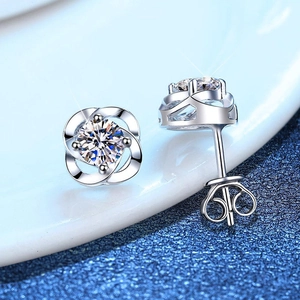 Elegant S925 sterling silver four-leaf clover moissanite stud earrings for women