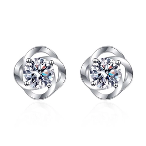 Elegant s925 silver four-leaf clover stud earrings with sparkling moissanite stones