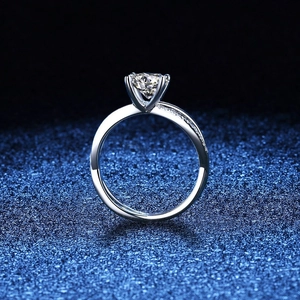 Bague classique en argent sterling S925 avec moissanite taille brillant et quatre griffes