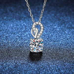 Luxury 925 Sterling Silver 1 Carat Moissanite Pendant Necklace For Women Platinum Plated D Color White Round Cut Water Drop