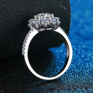 Bague tournesol de luxe en argent 925 avec un diamant moissanite de 1 carat au centre