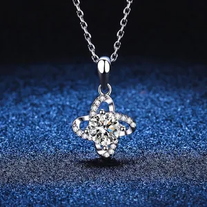 Élégant collier en argent s925 avec moissanite 1ct scintillante en pendentif trèfle