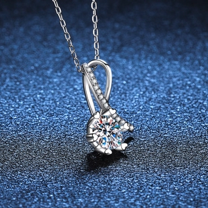 Collier en argent S925 avec pendentif nœud papillon et pierre de moissanite d'un carat