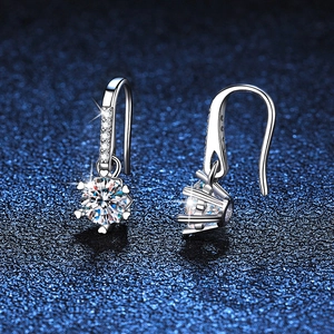 Elegant S925 sterling silver snowflake earrings with 0.5ct D color moissanite stones