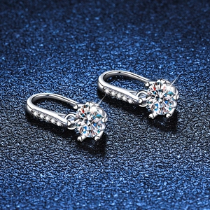 Sparkling S925 silver snowflake earrings with round moissanite in luxury prong settings