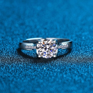 Classic S925 sterling silver moissanite ring with four-claw setting and sparkling accents