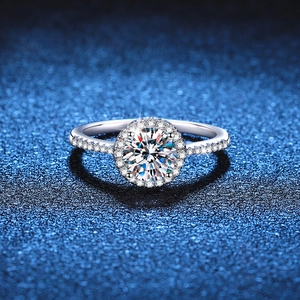 Bague en argent sterling 925 étincelante avec moissanite ronde de 1 carat au centre