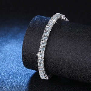 Sparkling S925 sterling silver tennis bracelet with brilliant cut moissanite stones