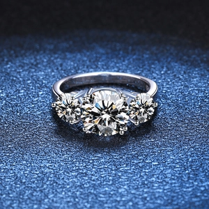 Luxurious S925 sterling silver three-stone ring with 3 carat round brilliant cut moissanite