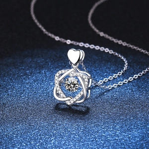 Collier avec pendentif coeur en argent sterling S925 et pierre moissanite brillante