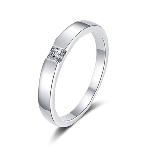 Luxurious S925 silver ring featuring a minimalist princess cut moissanite solitaire