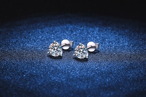Macro detail of s925 silver stud earrings with brilliant D-color moissanite in 3-prong setting