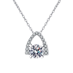 Collier en argent S925 avec pendentif cœur Tour Eiffel et pierre centrale en moissanite