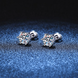Boucles d'oreilles moissanite en argent 925 avec monture à six griffes et taille ronde classique