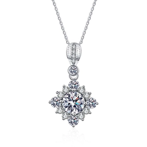 Collier en argent sterling S925 avec pendentif fleur serti d'une moissanite ronde