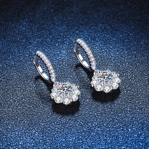 Funkelnde S925 Silber Moissanit Ohrhänger im eleganten Blumencluster-Design