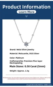 Détail montrant les spécifications du collier en argent s925 avec pendentif moissanite