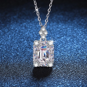 Collier Moissanite en Argent Sterling 925 Pendentif Taille Émeraude et Radiant Collier Luxueux Bijoux pour Mariage Fête Femme Cadeau