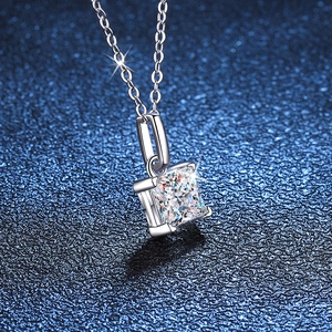 Collier avec pendentif moissanite taille princesse 1,2 carat en argent 925 massif