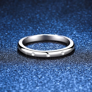 S925 sterling silver ring with three round moissanite stones on star-effect blue background