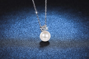 Macro view of elegant S925 silver necklace with white pearl and sparkling moissanite stone