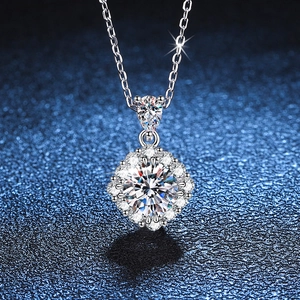 Luxury S925 Sterling Silver One Carat Moissanite Pendant Necklace Square Halo Sparkling Fine Jewelry Gift For Women