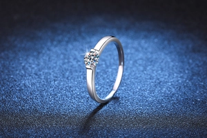 Macro shot of polished S925 silver ring featuring a sparkling 0.5ct moissanite center stone