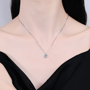 Élégant collier en argent sterling S925 avec pendentif rond en moissanite de 1 carat