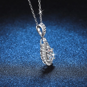 Collier en argent S925 avec pendentif moissanite goutte d'eau et sertissage pavé