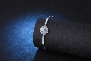 Close-up of S925 sterling silver sunflower bracelet featuring a 1ct Moissanite center