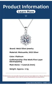 Dettaglio del ciondolo a fiocco di neve in moissanite da 1 carato su catena in argento S925
