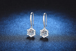 Detailed view of S925 sterling silver snowflake earrings with brilliant round moissanite