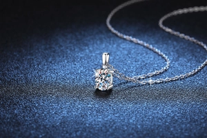 Macro shot of 1 carat moissanite pendant with classic four-prong setting on s925 silver