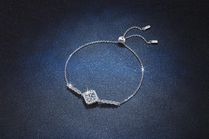 Detailed view of s925 silver adjustable bracelet with a sparkling square moissanite stone
